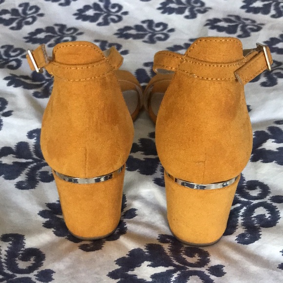 Jones New York Mustard block heel - Picture 3 of 3